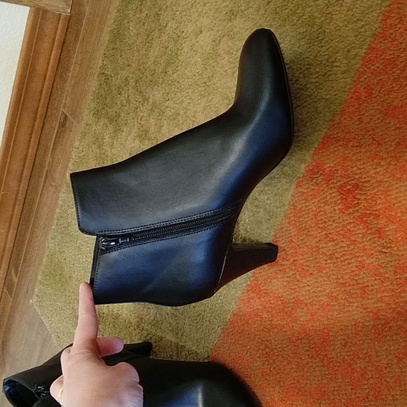 Naturalizer Black Booties 8.5M - Picture 3 of 12